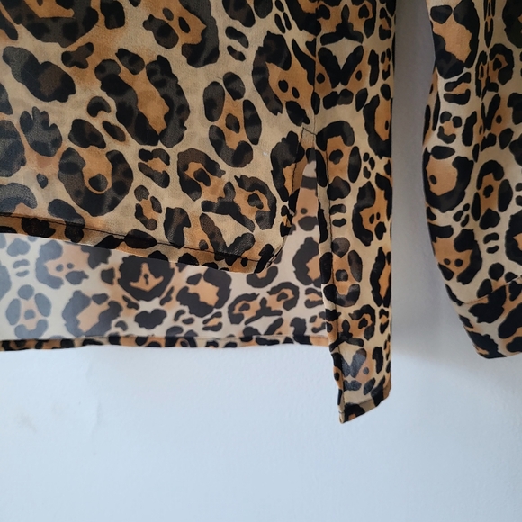 H&M long sleeve button-down sheer leopard print blouse Sz 4 - Picture 3 of 7
